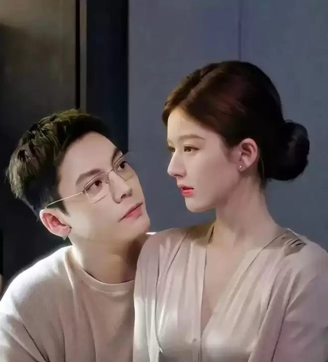 杨颖高调官宣喜讯！一张照片意外让黄晓明成