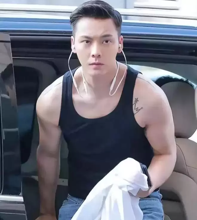 杨颖高调官宣喜讯！一张照片意外让黄晓明成