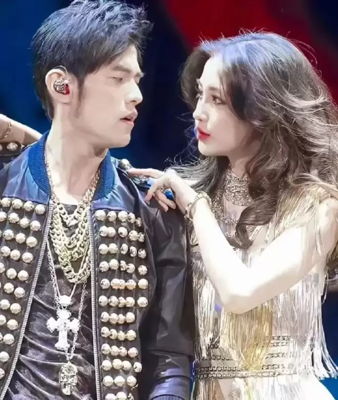 杨颖高调官宣喜讯！一张照片意外让黄晓明成