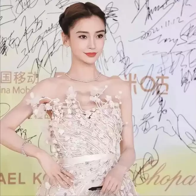 杨颖高调官宣喜讯！一张照片意外让黄晓明成