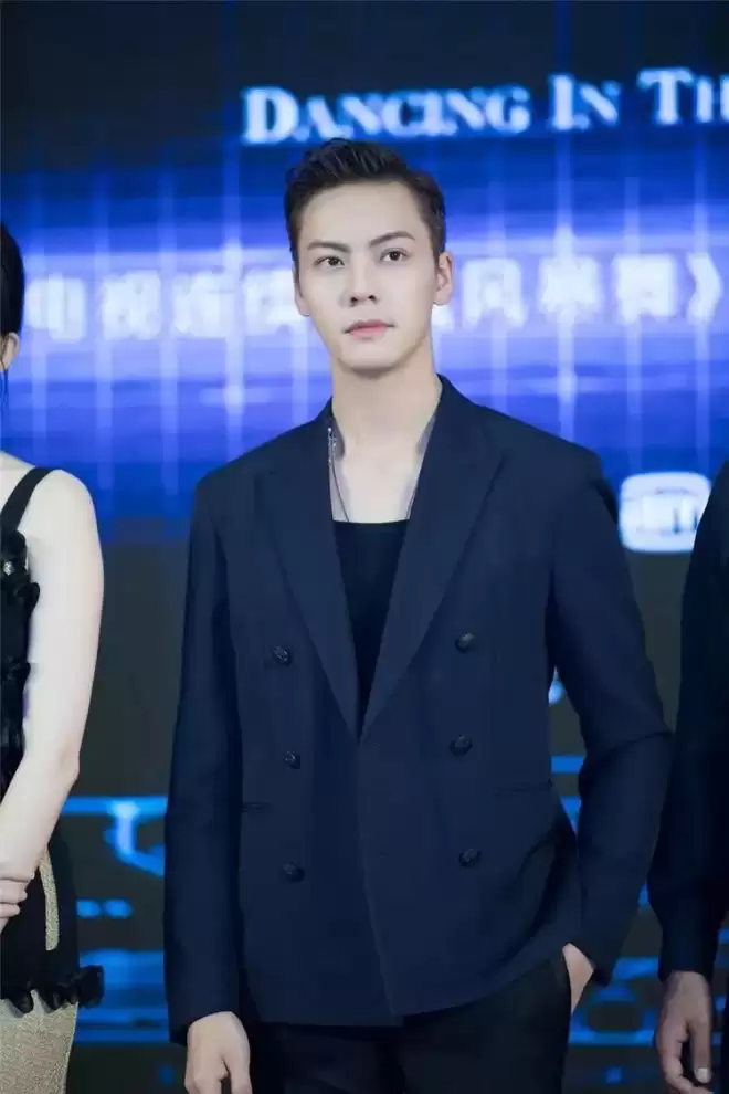 杨颖高调官宣喜讯！一张照片意外让黄晓明成