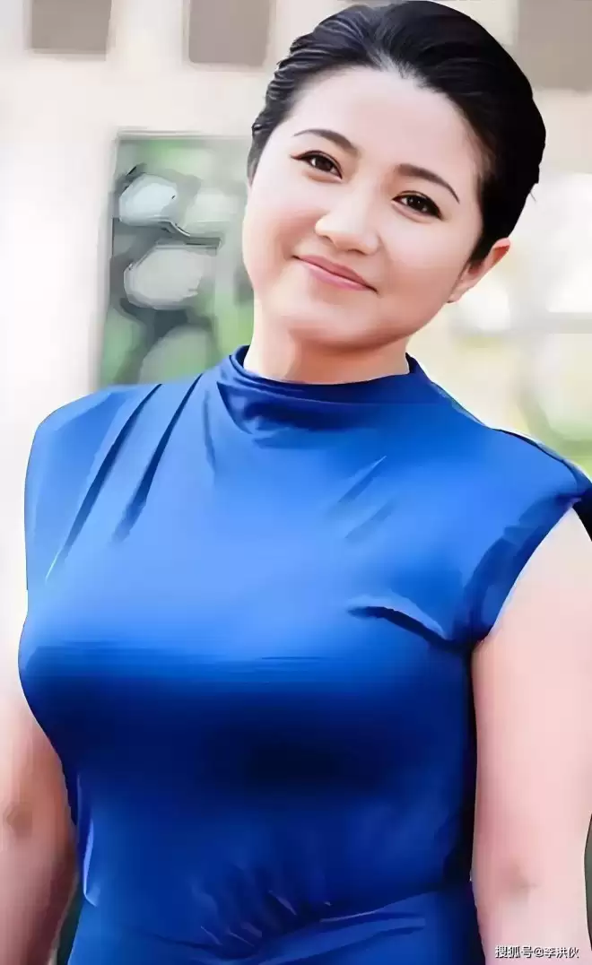 52岁影后颜丙燕官宣恋情，自曝爱上小20岁男友