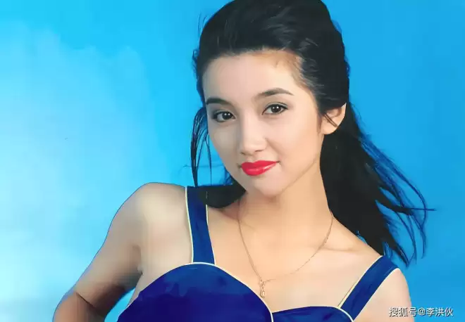 52岁影后颜丙燕官宣恋情，自曝爱上小20岁男友