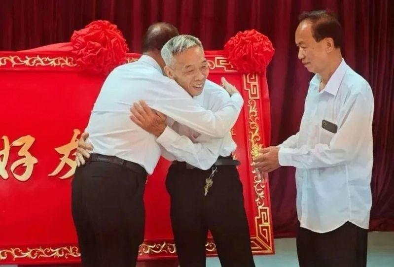 汕头两「世仇村」举行互访联谊活动。（取材自羊城晚报）