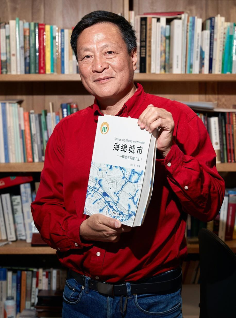 中国建筑学家俞孔坚在巴西坠机身亡，他是「海绵城市」提出者。（取材自极目新闻）