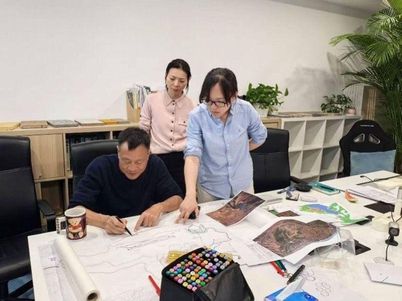 中国建筑学家俞孔坚在巴西坠机身亡，他是「海绵城市」提出者。（取材自极目新闻）