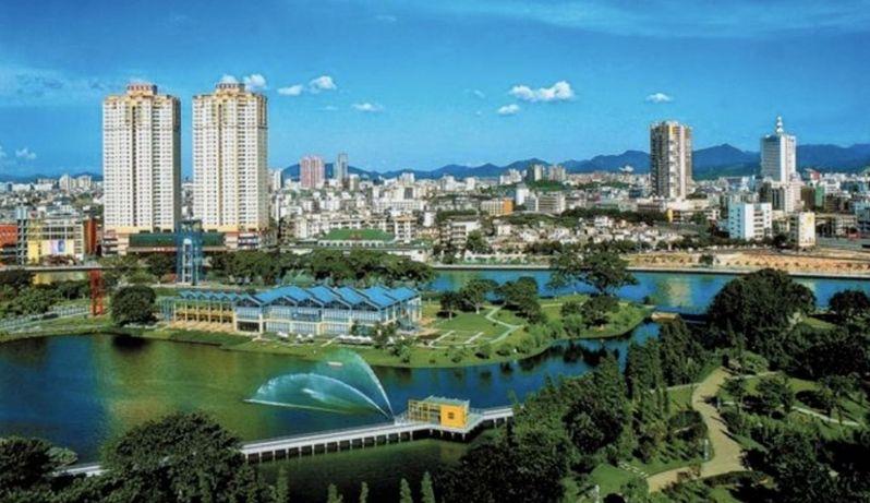 中国建筑学家俞孔坚在巴西坠机身亡，他是「海绵城市」提出者。（取材自极目新闻）