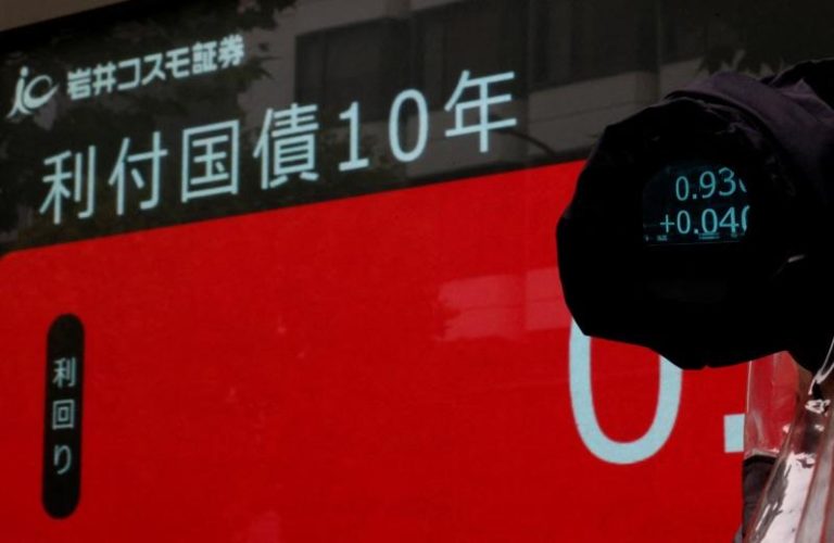 日本公债殖利率走高，但投资人担心央行升息及政策变动，观望心态浓厚，导致公债标售需求疲弱。（路透）