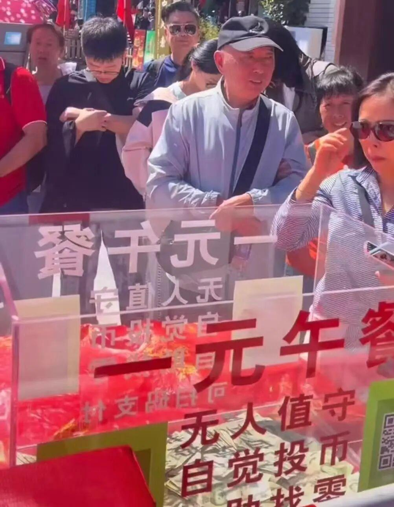 持续九年的「1元午餐」，来河南的游客被景区物价惊呆了。(取材自大象新闻)