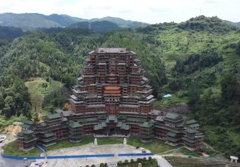 天下第一水司楼改为豪华酒店后，首个长假入住火爆。(取材自极目新闻)