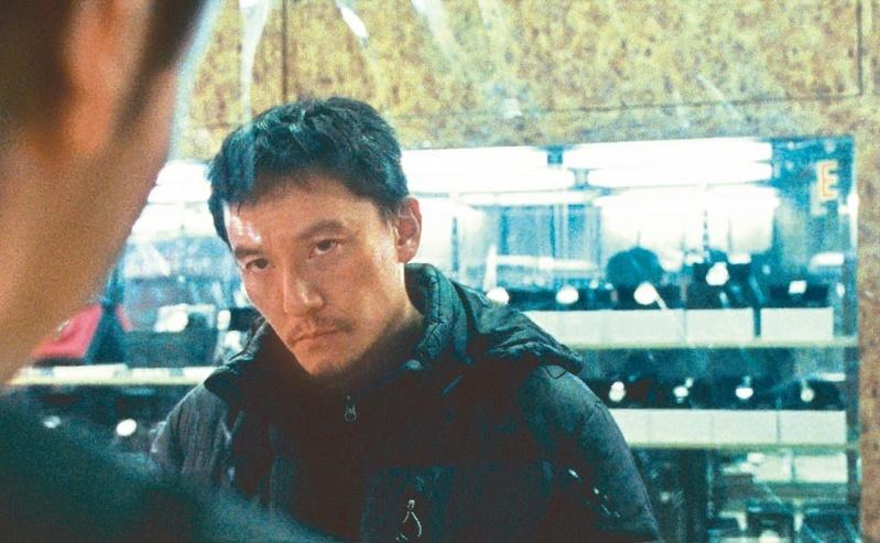 林依晨（左）与张孝全第4度合作，双双入围金马奖。（图／风起娱乐提供）