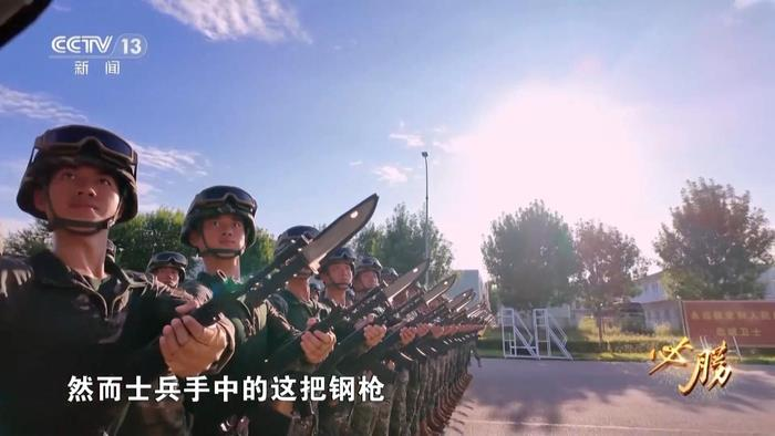 央视播出胜利日阅兵专题片，揭露九三受阅方队的训练画面。（央视新闻截屏）
