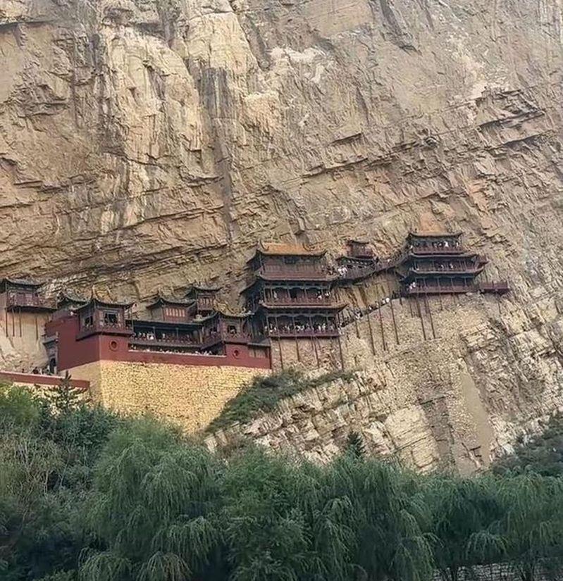 大唐不夜城在十一长假吸引许多游客。（取材自澎湃新闻／视觉中国图）