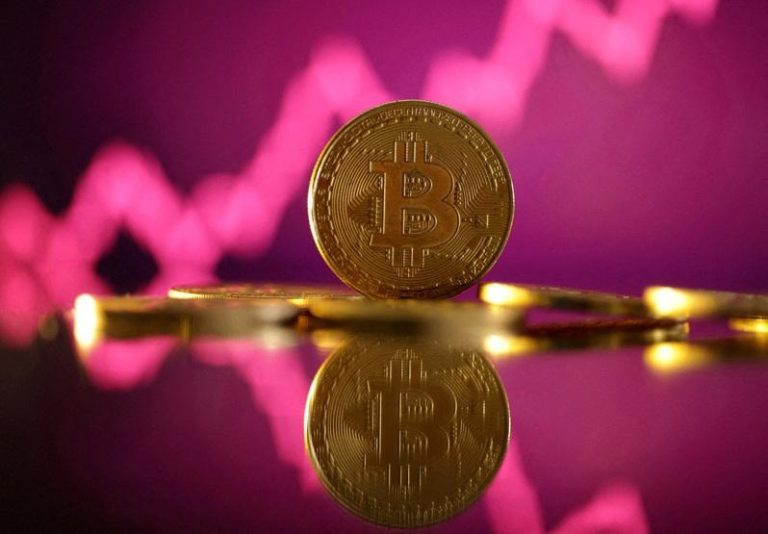 最大加密货币比特币，2日价格又再站上12万美元之上。（路透）