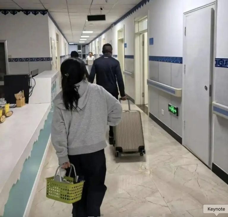 有网友称到有「小瑞士」之称的内蒙古自治区兴安盟阿尔山市旅游时，住进一间疑似由康复医院改造而来的宾馆，从网友释出的影像来看，格局跟医院相仿。（取材自极目新闻）