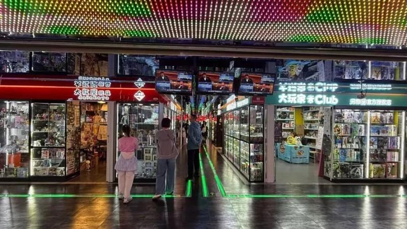 店内货架上的「一番赏」。(取材自中国财富网)