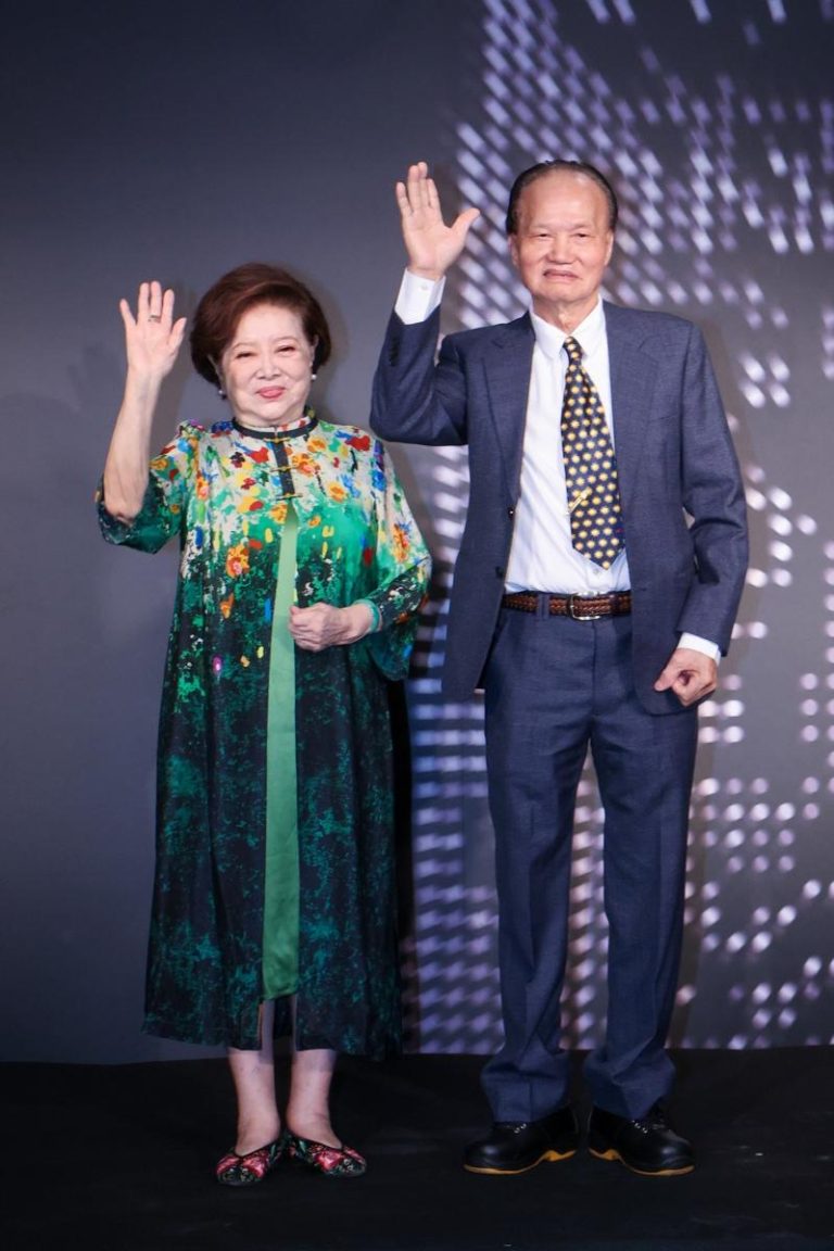 金钟特别贡献奖得主陈淑芳(左)、叶辉龙(右)一起出席金钟特展开幕记者会。(记者沈昱嘉／摄影)