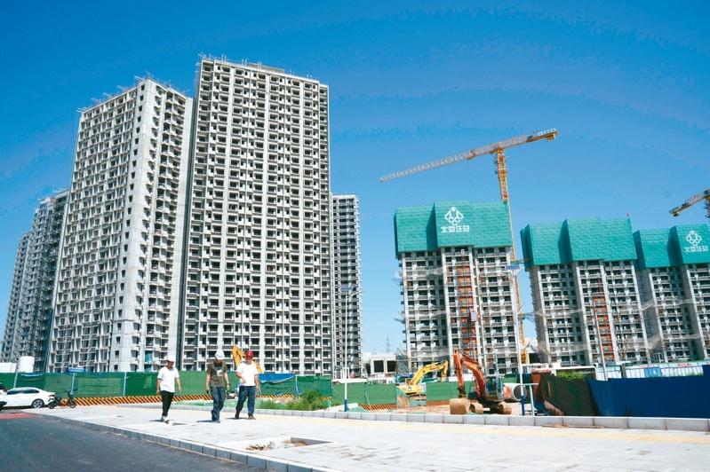 中国调研机构中指研究院监测,2025年前三季全中国有约200个省市(县)推出政策超470条。(美联社)