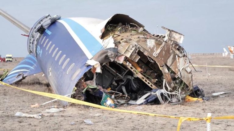 阿塞拜疆航空一架客机去年12月底坠毁哈萨克斯坦西部，造成38死。俄罗斯总统普亭今天首次承认俄国在这起事件扮演的角色且须为此负责。(美联社)
