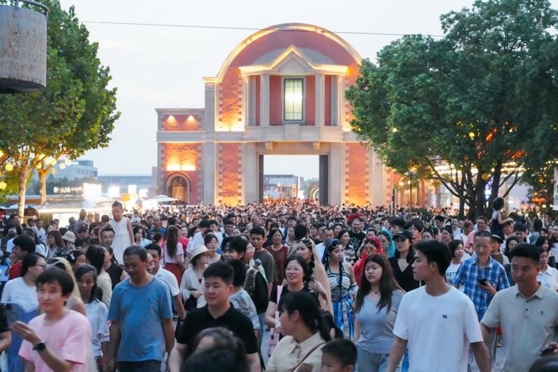 「新世界·破笼之宴」剧照。（取材自上观新闻）