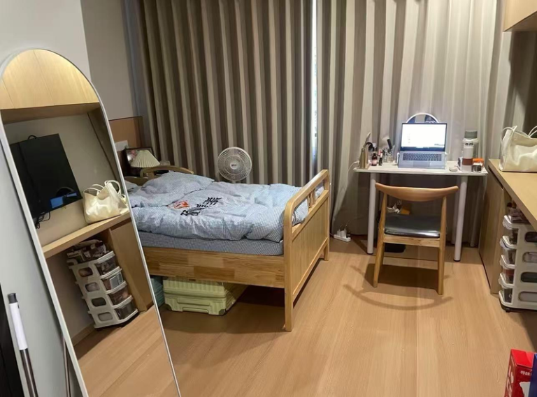 月租1500元 27岁女入住养老院 中年轻网友羡慕:「存上」 网友入住房间。(取材自极目新闻/网友供图)