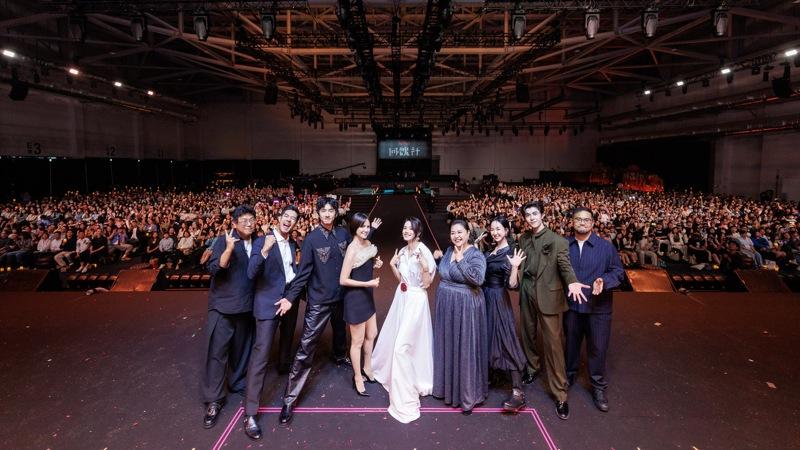 舒淇白色礼服压轴出场。图／Netflix提供