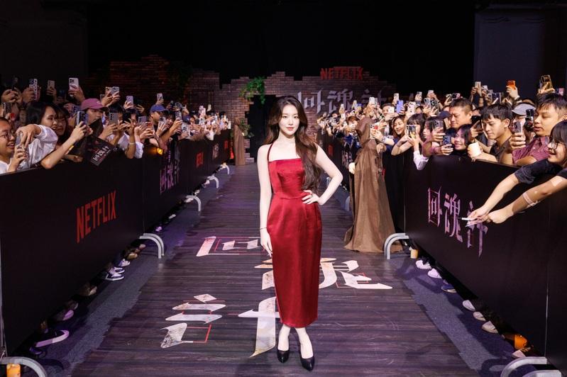 舒淇白色礼服压轴出场。图／Netflix提供