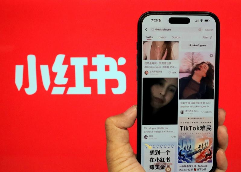 研究显示，滑手机时间与注意力缺陷存在相关性；示意图。(本报数据照片)