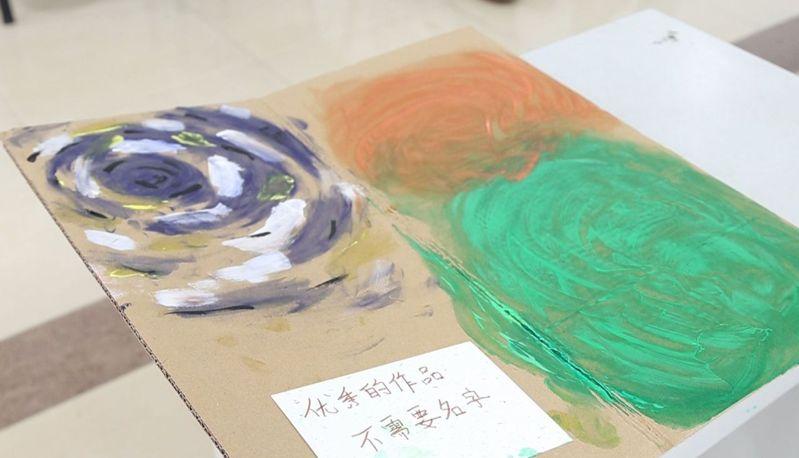 复学营高中组进行「仿真返校日」活动。(取材自南方都市报)