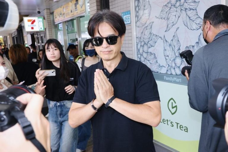 灵堂开放第2天，李兴文现身。记者王聪贤／摄影