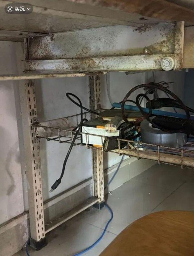 锈迹斑斑的设施。（视频截屏）