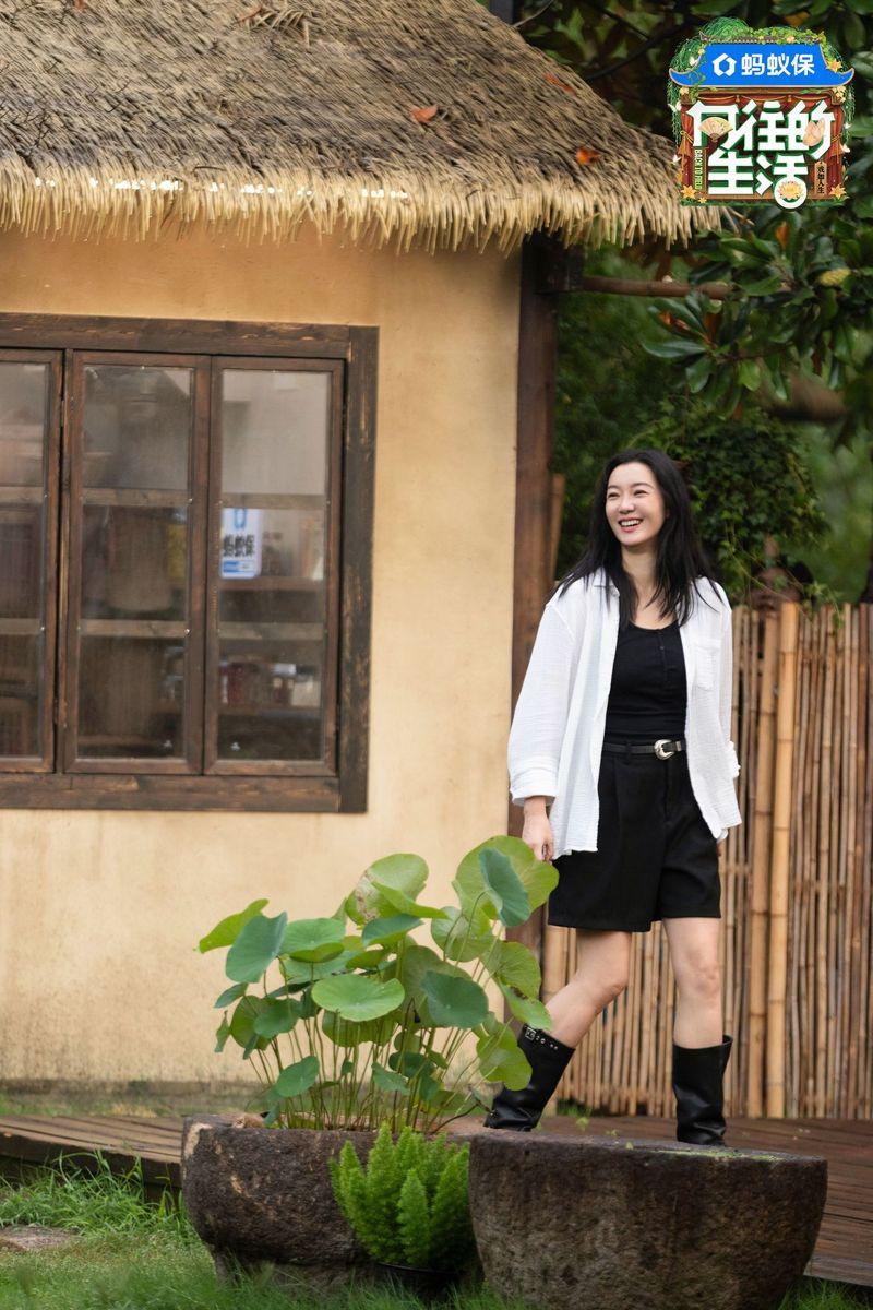 齐溪在综艺「向往的生活」回应「41岁生女」传闻。（取材自微博）