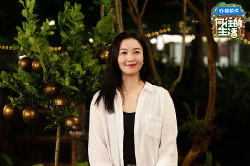 齐溪在综艺「向往的生活」回应「41岁生女」传闻。（取材自微博）