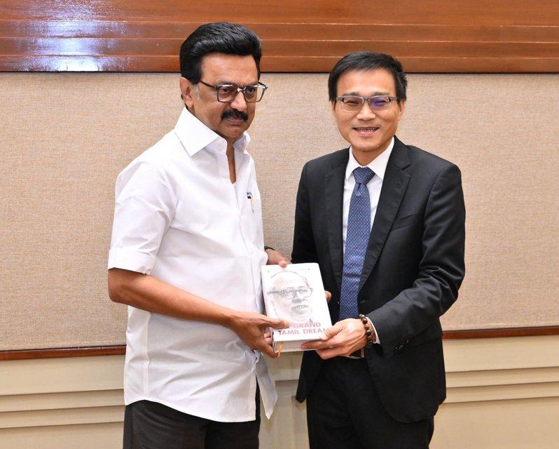 泰米尔纳德邦首长史达林(M.K. Stalin)日前会晤鸿海印度负责人吴伯勋。(T.R. B. Rajaa X平台)