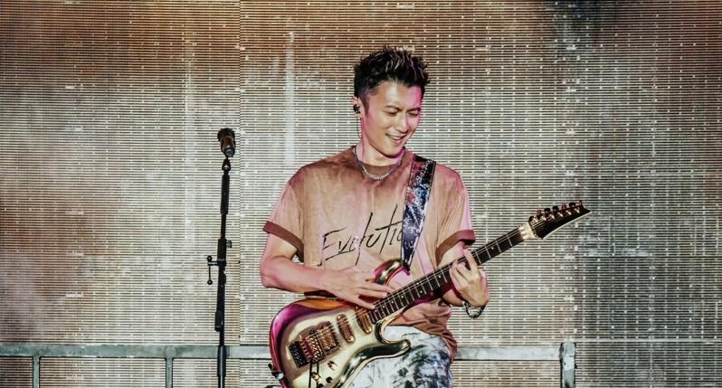 谢霆锋正在举办巡回演唱会。(取材自微博)