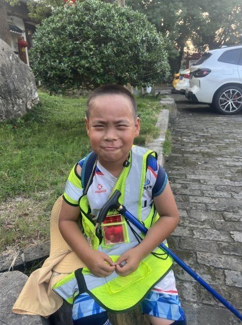 图为余先生的儿子。（取材自潇湘晨报）