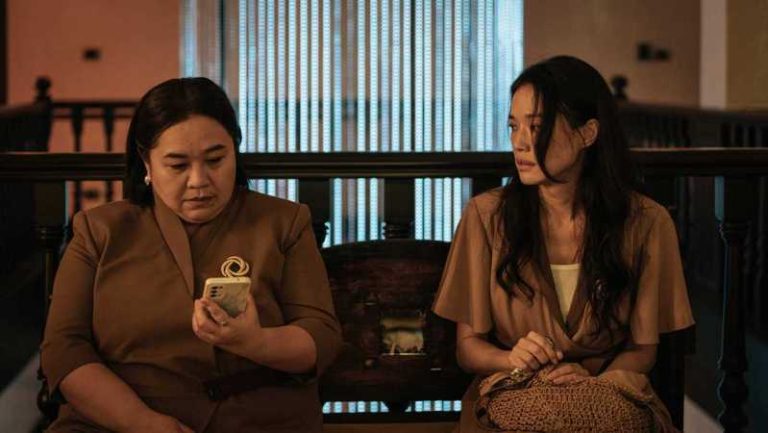 影后舒淇（右）和钟欣凌（左）在新剧「回魂计」中精彩飙戏，让观众狂赞「反转再反转、完全意想不到！」（Netflix提供）中央社