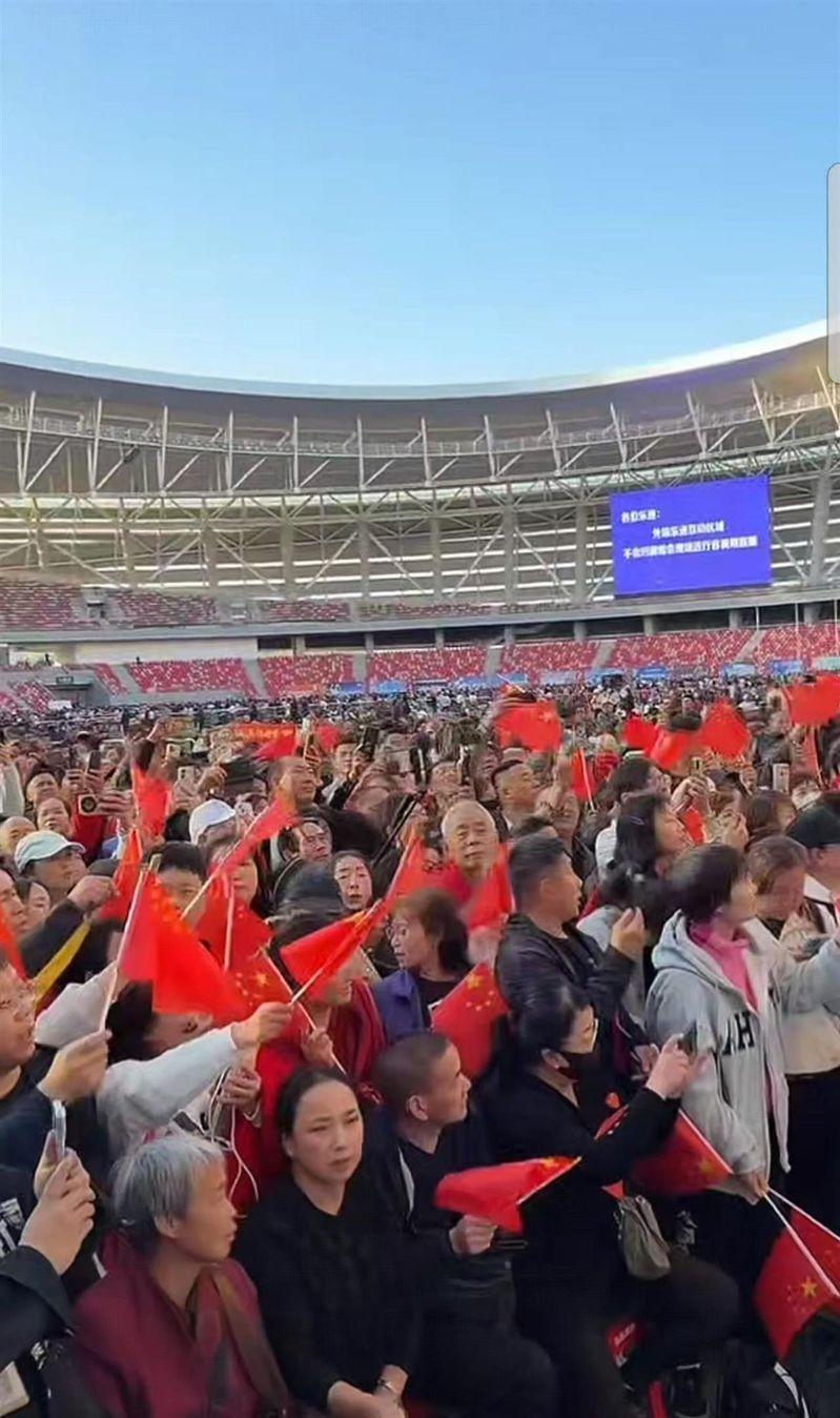 刀郎「山歌响起的地方」巡演，掀起一股文化旋风。（取材自乌鲁木齐晚报）