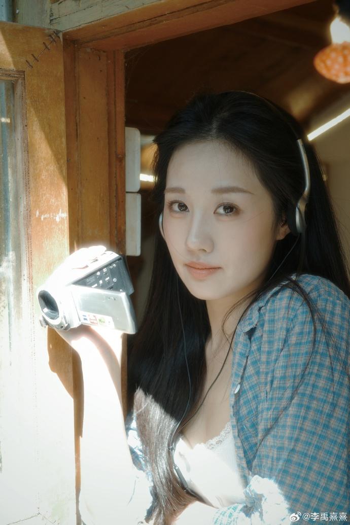 19岁男星荣梓杉被曝出轨、打人。（取材自微博）