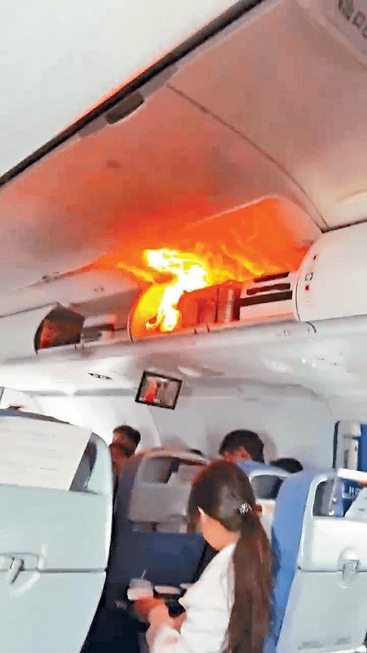 国航由杭州飞往仁川的航班，一名旅客存放在行李架上手提行李内的锂电池自燃。(视频截屏)