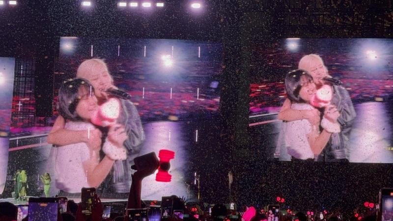 Jennie大胆以成套内衣搭配做为演出造型。图/读者提供