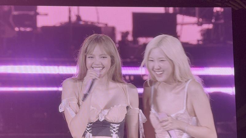 Jennie大胆以成套内衣搭配做为演出造型。图/读者提供