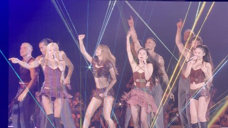 直击/杨谨华也来追BLACKPINK Rosé今天改嗑这一味 BLACKPINK热力唱跳到最后。图/读者提供