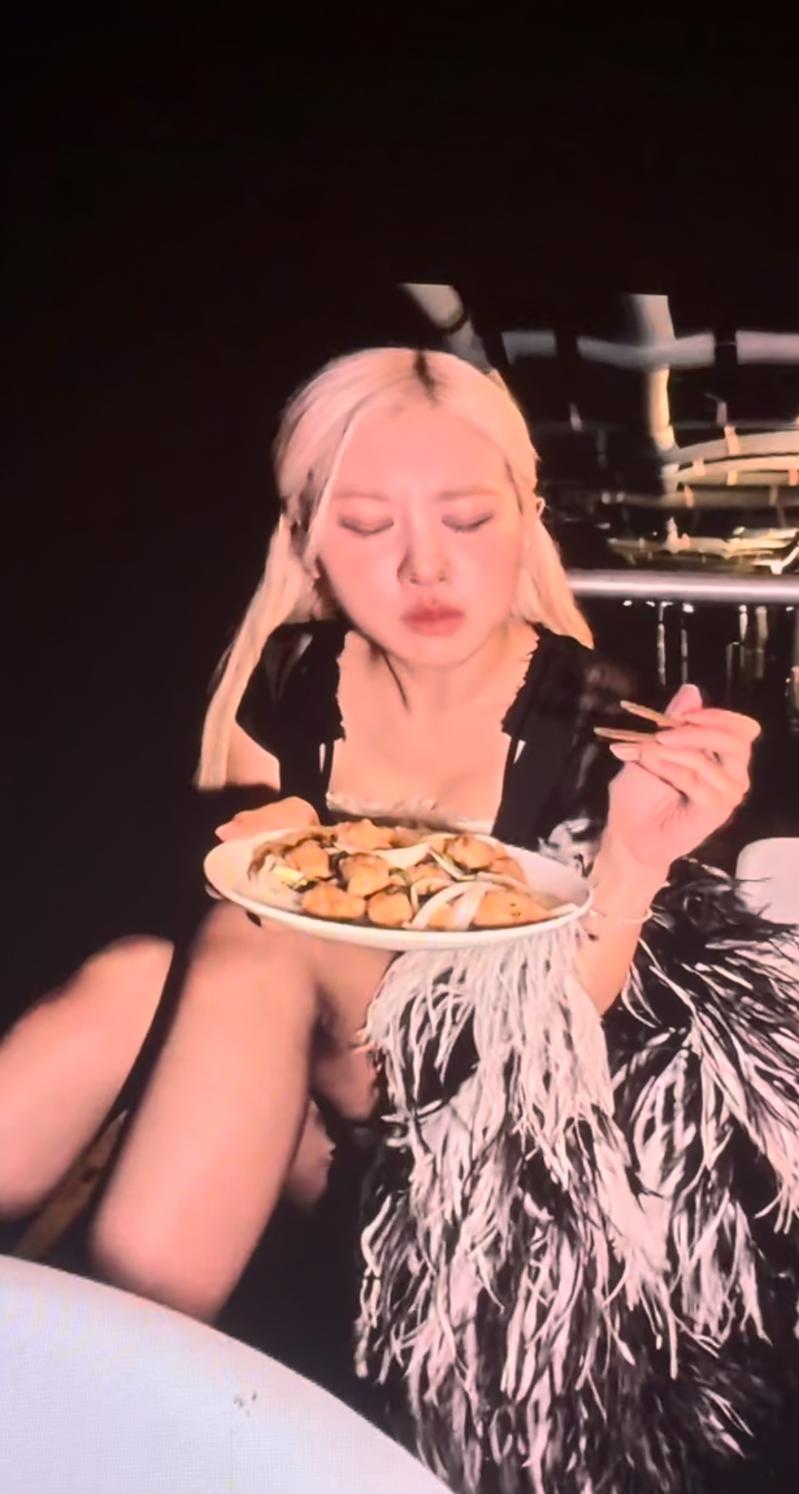 BLACKPINK热力唱跳到最后。图/读者提供