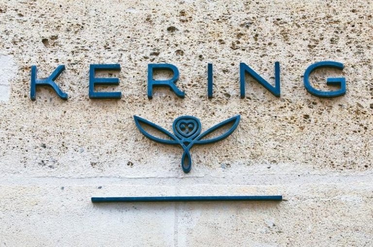 Gucci母公司开云集团传出接近敲定协议，将以约46亿美元出售美妆部门给法国莱雅。（美联社）