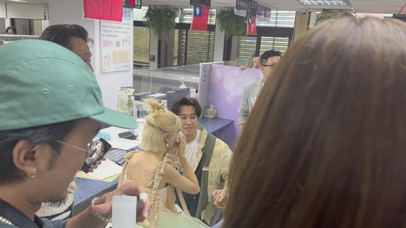 陈汉典娶回Lulu。(图／读者提供)