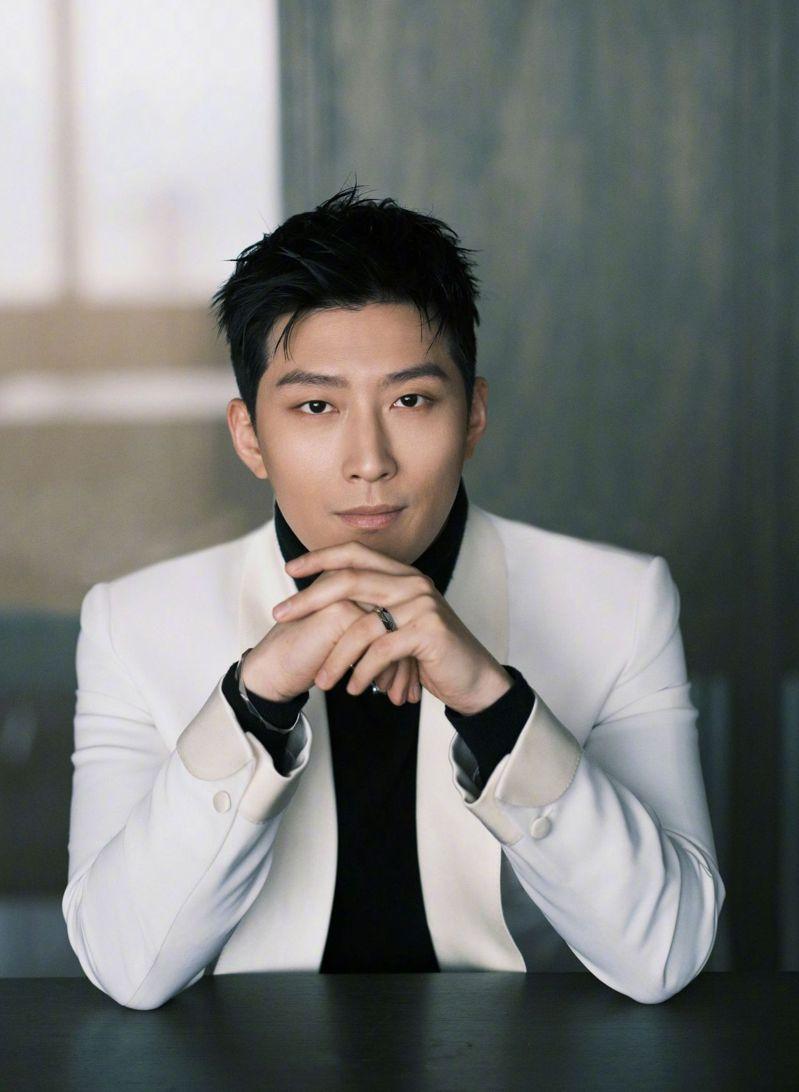 何超莲与窦骁已经许久未公开同框。(取材自微博)