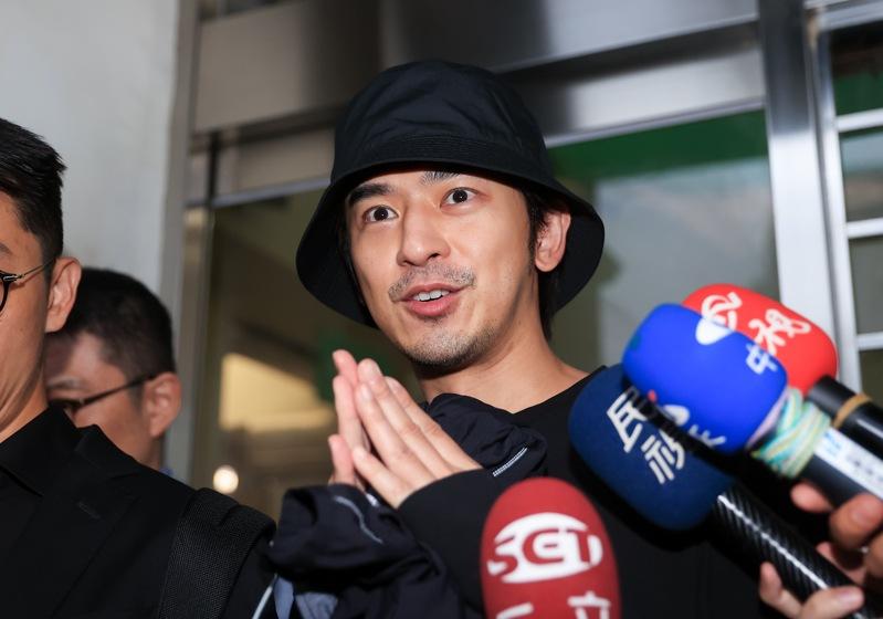检警侦办闪兵集团案,检察官复讯后谕令陈柏霖以50万元交保。(记者余承翰/摄影)