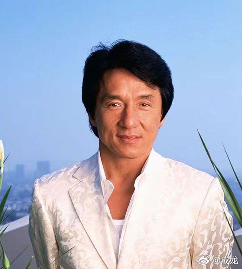 成龙在受访时,曾公开嘲讽李小龙。(取材自微博)