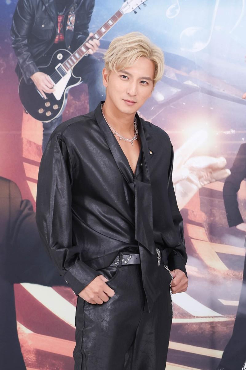 镜万钧（左起）、张郁婕、陈国华、唐从圣、杨奇煜、方宥心为舞台剧「生命中最美好的5分钟」宣传。记者林士杰／摄影